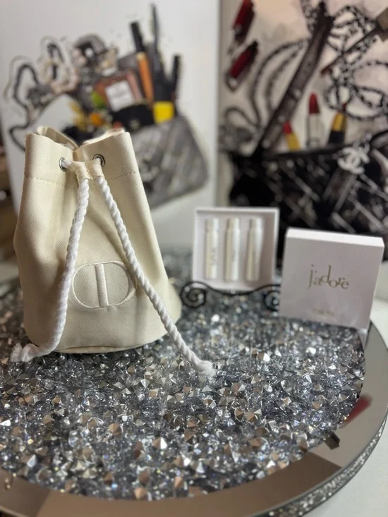 Dior Beauty beige drawstring pouch and a Dior J'adore 3 set sample - Picture 5 of 8